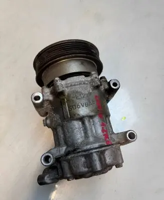 Renault Clio III Air conditioning (A/C) compressor (pump) 8200819568