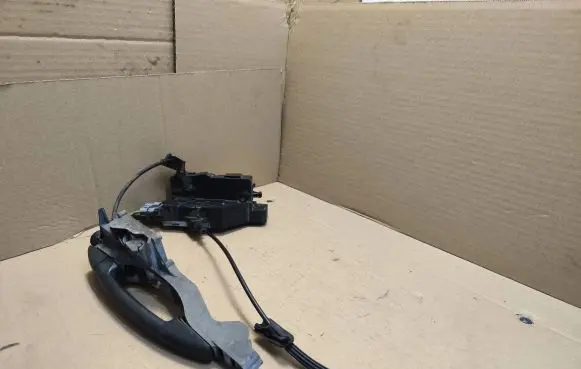Citroen C3 Picasso Front door lock 24099158 24097816