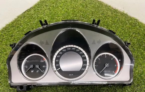 Mercedes-Benz C W204 Speedometer (instrument cluster) A2049007000 A2049023600