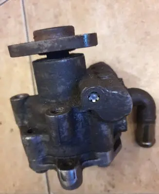 Volkswagen PASSAT B5 Power steering pump 8D0145156L