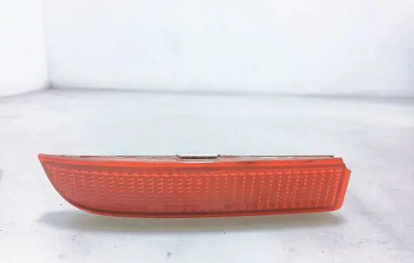 Toyota Avensis T270 Rear tail light reflector G67l