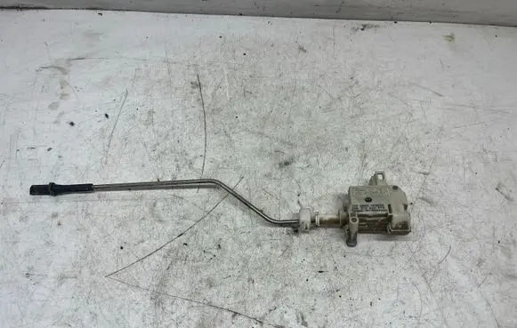 Volkswagen PASSAT B6 Fuel tank cap lock motor 3C0810773