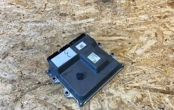 Volvo XC40 Engine control unit/module 32360670