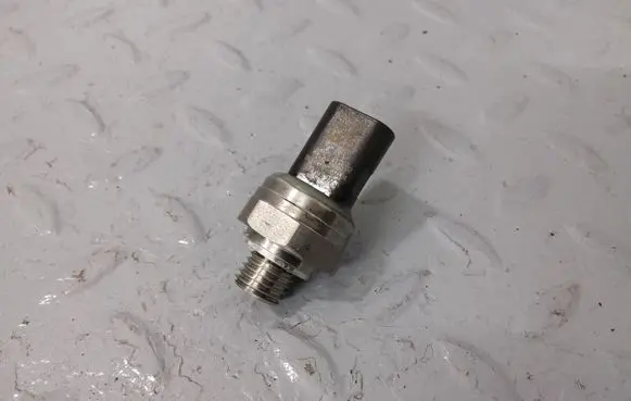 Skoda Kamiq Oil pressure sensor 05E906277A