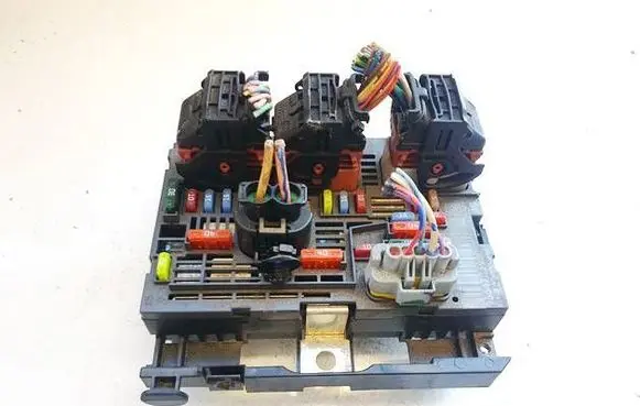 Peugeot 508 Fuse box set 9664705980