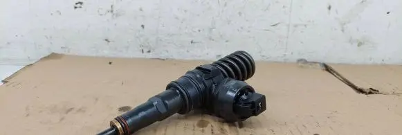 Volkswagen Sharan Fuel injector 038130073AK 038130073BL