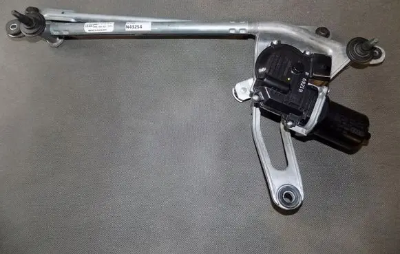 Audi RS5 Front wiper linkage and motor 8W6955023