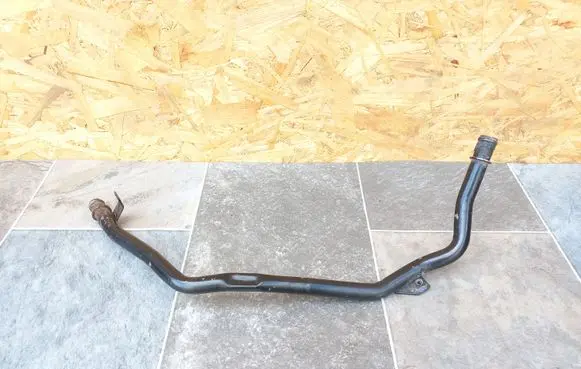 Volkswagen PASSAT B6 Engine coolant pipe/hose