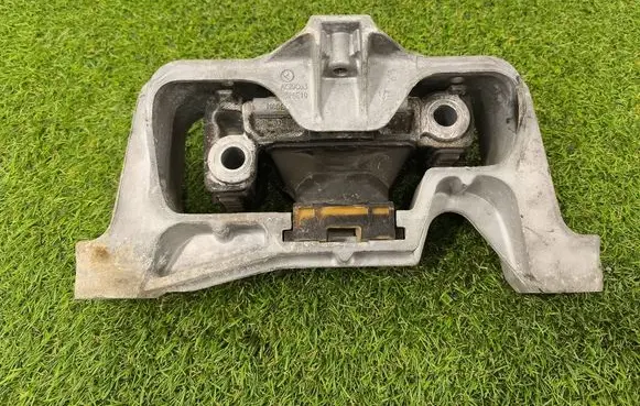 Mercedes-Benz B W246 W242 Engine mount bracket A2462401817