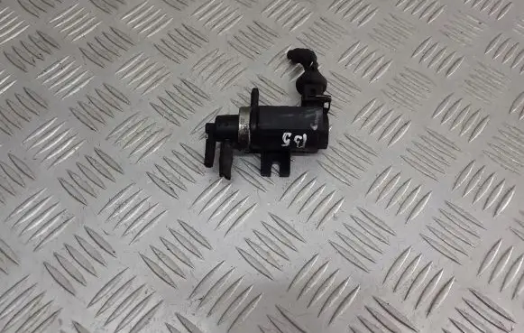 Volkswagen PASSAT B5 Valve vacuum 1H0906627