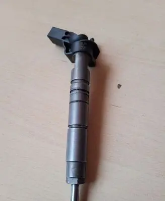 Mercedes-Benz E W212 Fuel injector 0445116026 A6420701187
