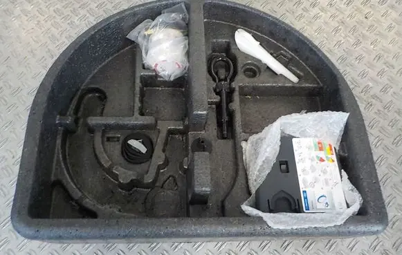Ford Fiesta Tool set 81A11168AF