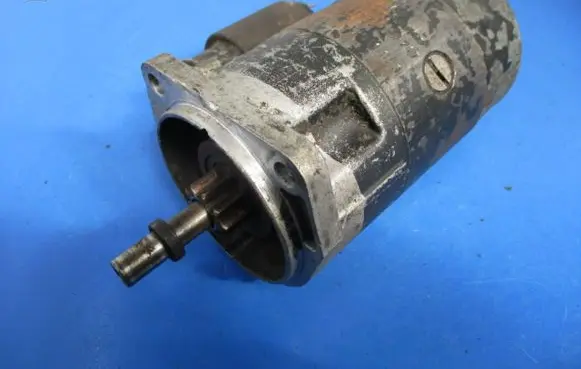 Volkswagen Jetta I Starter motor 036911023
