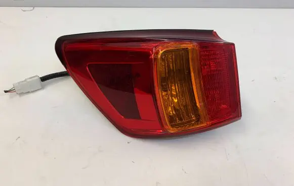 Lexus IS 220D-250-350 Rear/tail lights