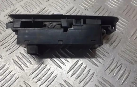 Mitsubishi Colt CZ3 Electric window control switch MR587477