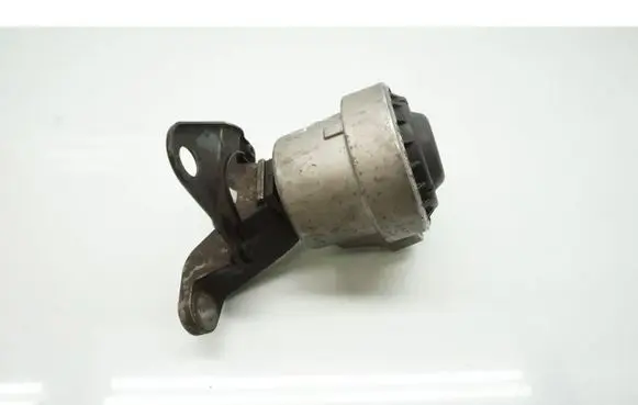 Ford Mondeo MK IV Engine mount bracket