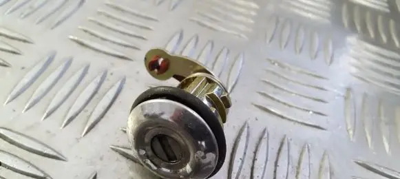 Toyota Carina T170 Front door lock (next to the handle) 
