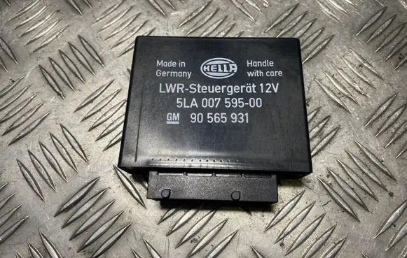 Opel Omega B2 Light module LCM 90565931 5LA00759500