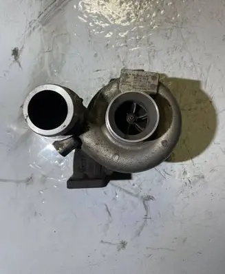 Volkswagen Crafter Turbo 076145701B 4937707401 0145701