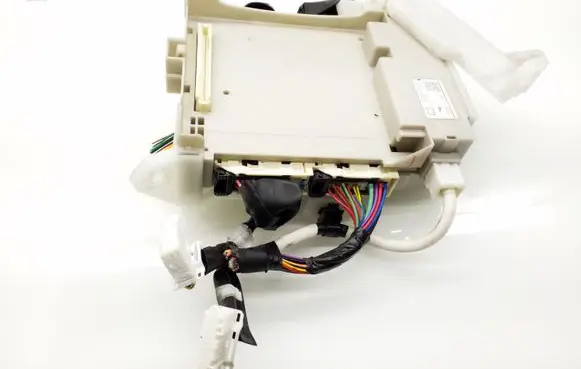 Toyota Prius (XW30) Fuse module 8273047450