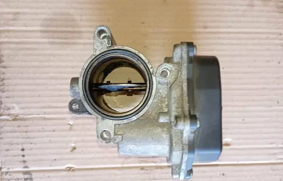 Volkswagen PASSAT B6 Throttle valve 03L128063Q