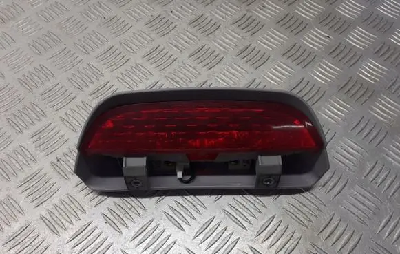KIA Picanto Third/center stoplight