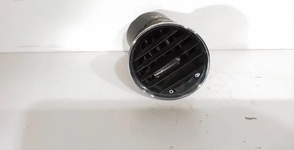 Peugeot 308 Dash center air vent grill Y05201