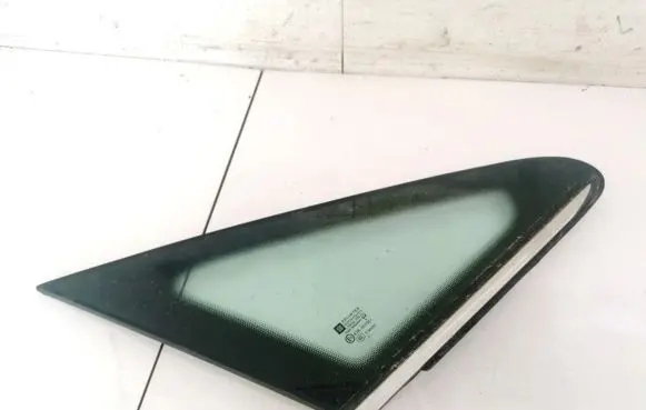 Opel Zafira B Front triangle window/glass 