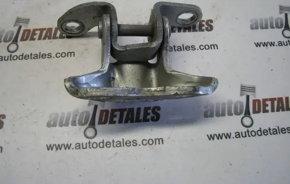 Toyota Avensis T250 Rear door upper hinge