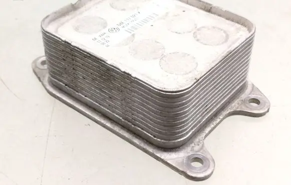 Oil filter mounting bracket