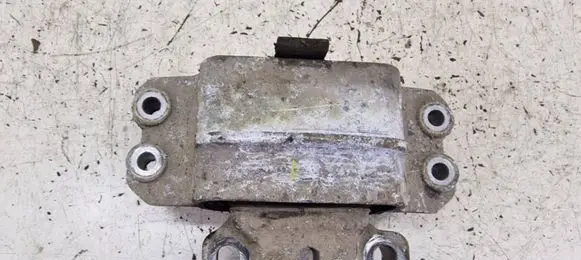 Engine mount bracket