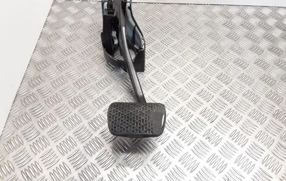 Mercedes-Benz C W204 Brake pedal A2042902001 PP20429001 0803922652
