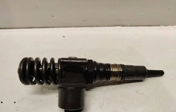 Audi A4 S4 B7 8E 8H Fuel injector 03G130073G