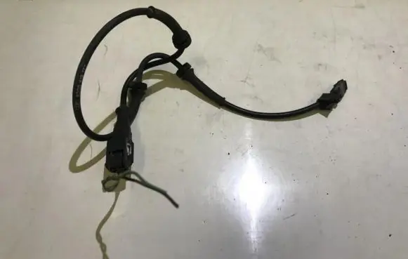 Renault Clio III ABS brake wheel speed sensor 8200419177 0265007742