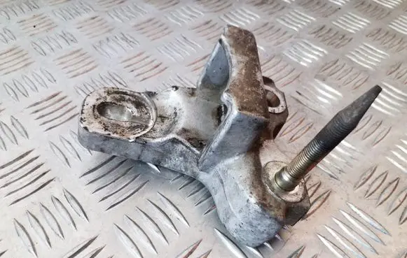 Honda Jazz Engine mounting bracket