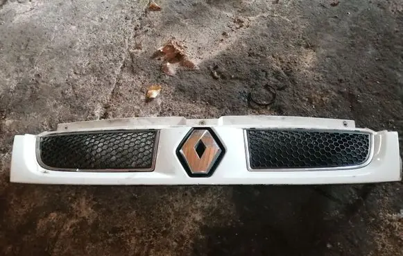 Renault Trafic II (X83) Front bumper upper radiator grill 7700313438 91166584