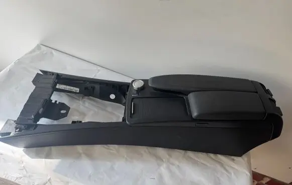 Mercedes-Benz C W204 Armrest A2046800150 0005031010