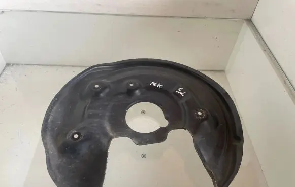 Volkswagen PASSAT B6 Rear brake disc plate dust cover 5N0615611C
