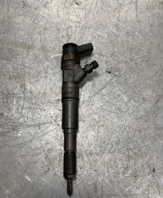 BMW 5 E60 E61 Fuel injector 0445110212
