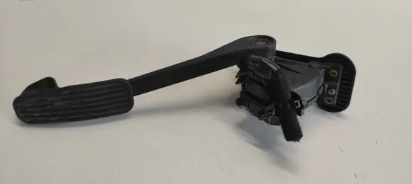 Volvo V70 Accelerator throttle pedal 30636004 6PV00853701 050502
