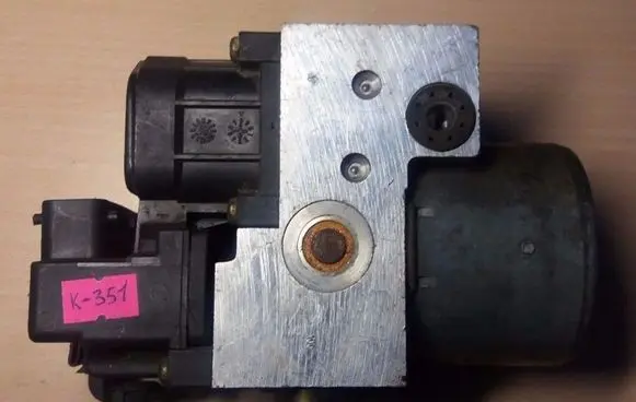 Volkswagen PASSAT B5 ABS Pump 8E0614111HL