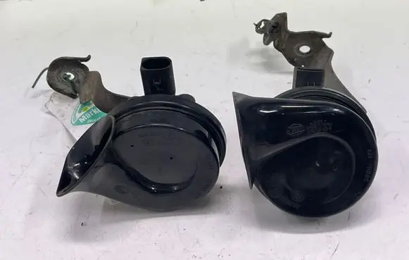 Volkswagen PASSAT B6 Horn signal 3C0951221A