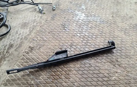 Citroen Jumper Front door windshield rail 1371003080