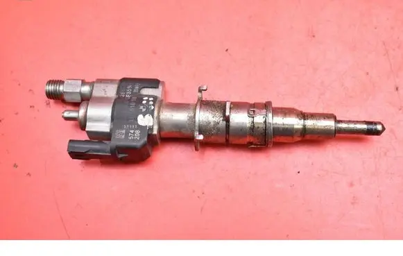 BMW 7 F01 F02 F03 F04 Fuel injector 7585261