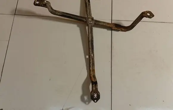 Citroen C4 Grand Picasso Fuel tank mounting bracket 