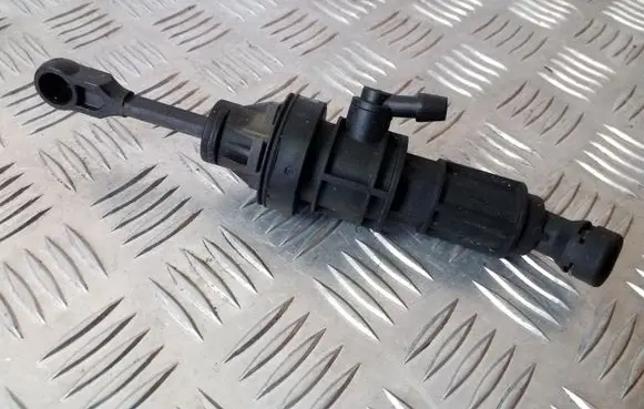 Clutch slave cylinder