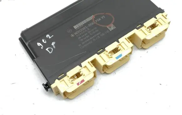 Infiniti Q30 Seat control module A2468200526 2468200526 2841351506300