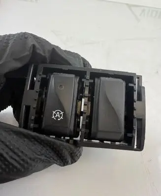 Opel Vivaro Windscreen/window heater switch 1259354X 48133M
