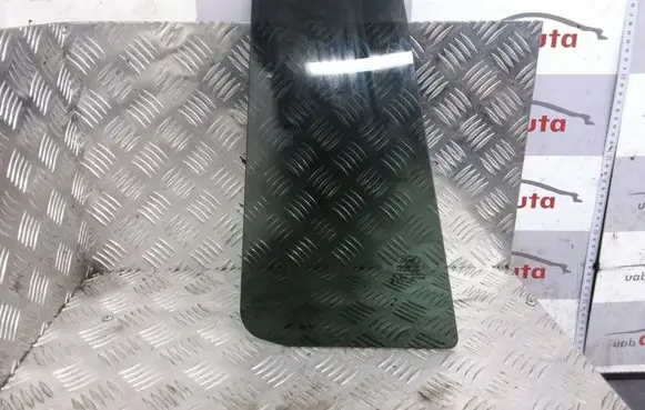 Rear vent window glass