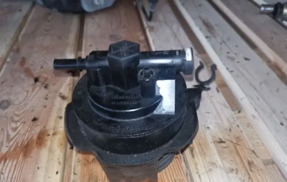 Peugeot 407 Fuel filter housing 9645928180
